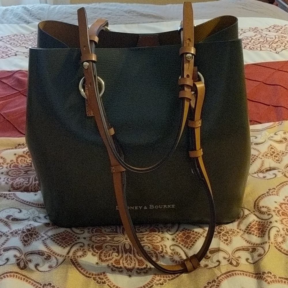 DB Olive Tote & wallet